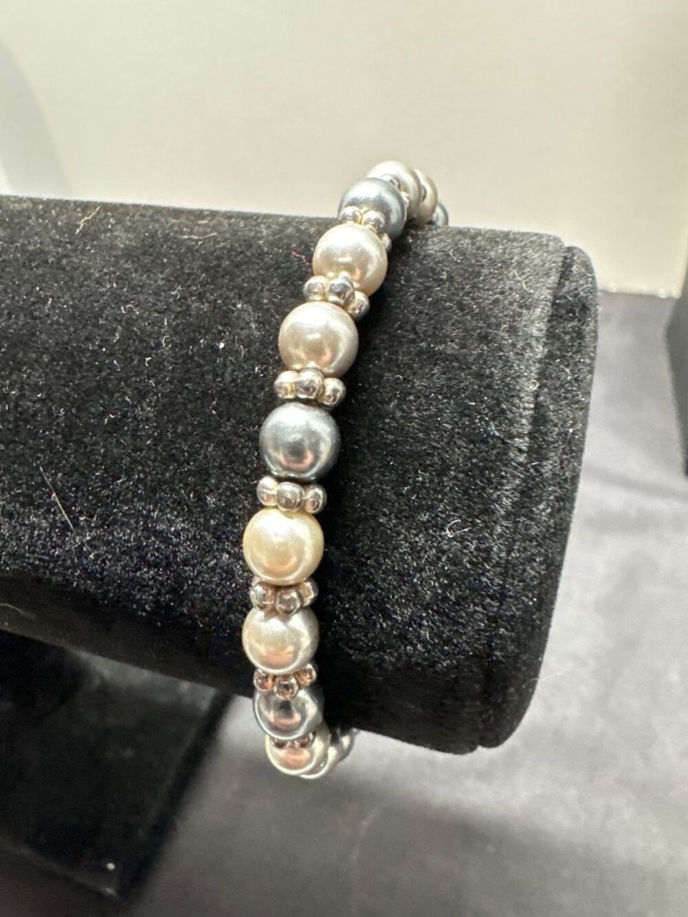 Napier Silver-Tone Grey Faux Pearl Beaded Bracelet Lobster Clasp 7.5 Inches